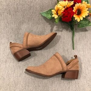 NWT - Qupid Tan Vegan Suede Slip-on Heeled Ankle Boots